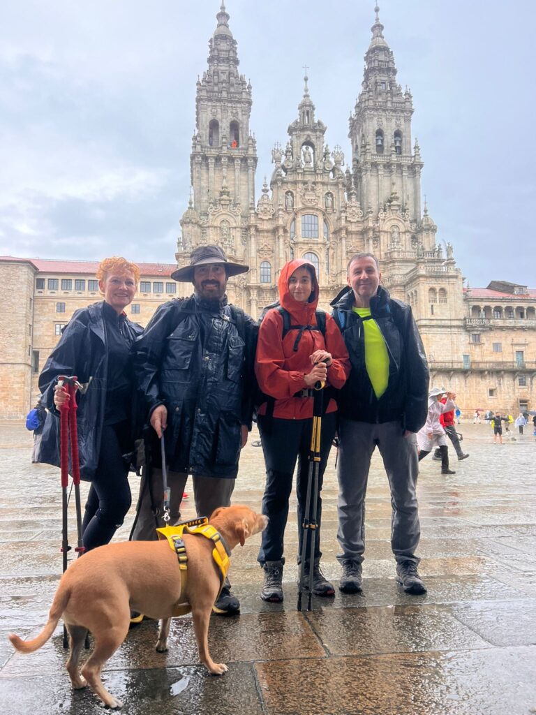 Santiago Peregrinos con perro | Buen Canino