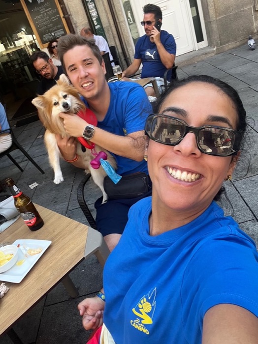 Clientes de Buen Canino haciendo el camino con su perro